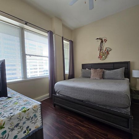 Amazing Condos Beautiful View 2 Blocks To French Quarter, Small Rooftop Pool, Gym, Seanger Theater, Super Dome, And Bourbon St New Orleans  Szoba fotó