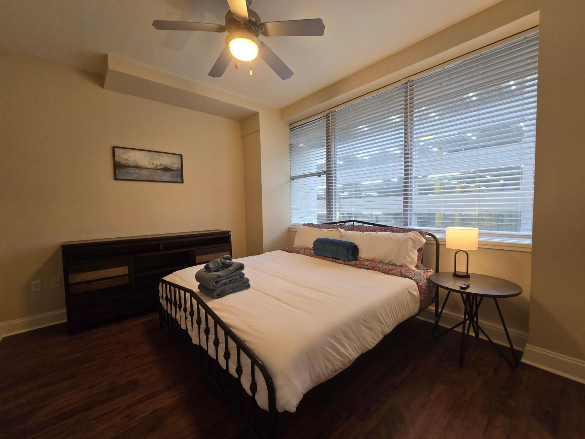 Amazing Condos Beautiful View 2 Blocks To French Quarter, Small Rooftop Pool, Gym, Seanger Theater, Super Dome, And Bourbon St New Orleans  Szoba fotó