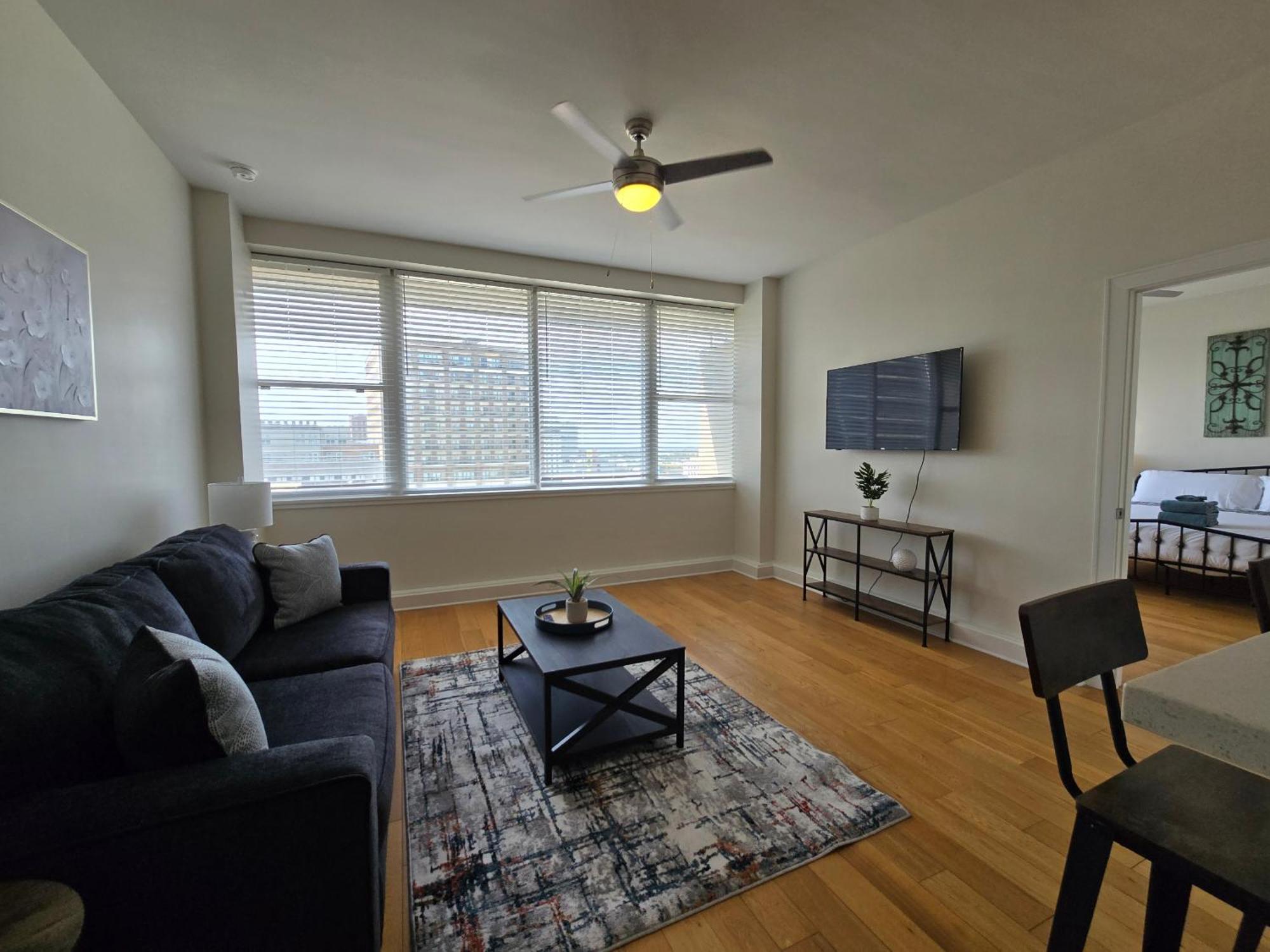 Amazing Condos Beautiful View 2 Blocks To French Quarter, Small Rooftop Pool, Gym, Seanger Theater, Super Dome, And Bourbon St New Orleans  Szoba fotó
