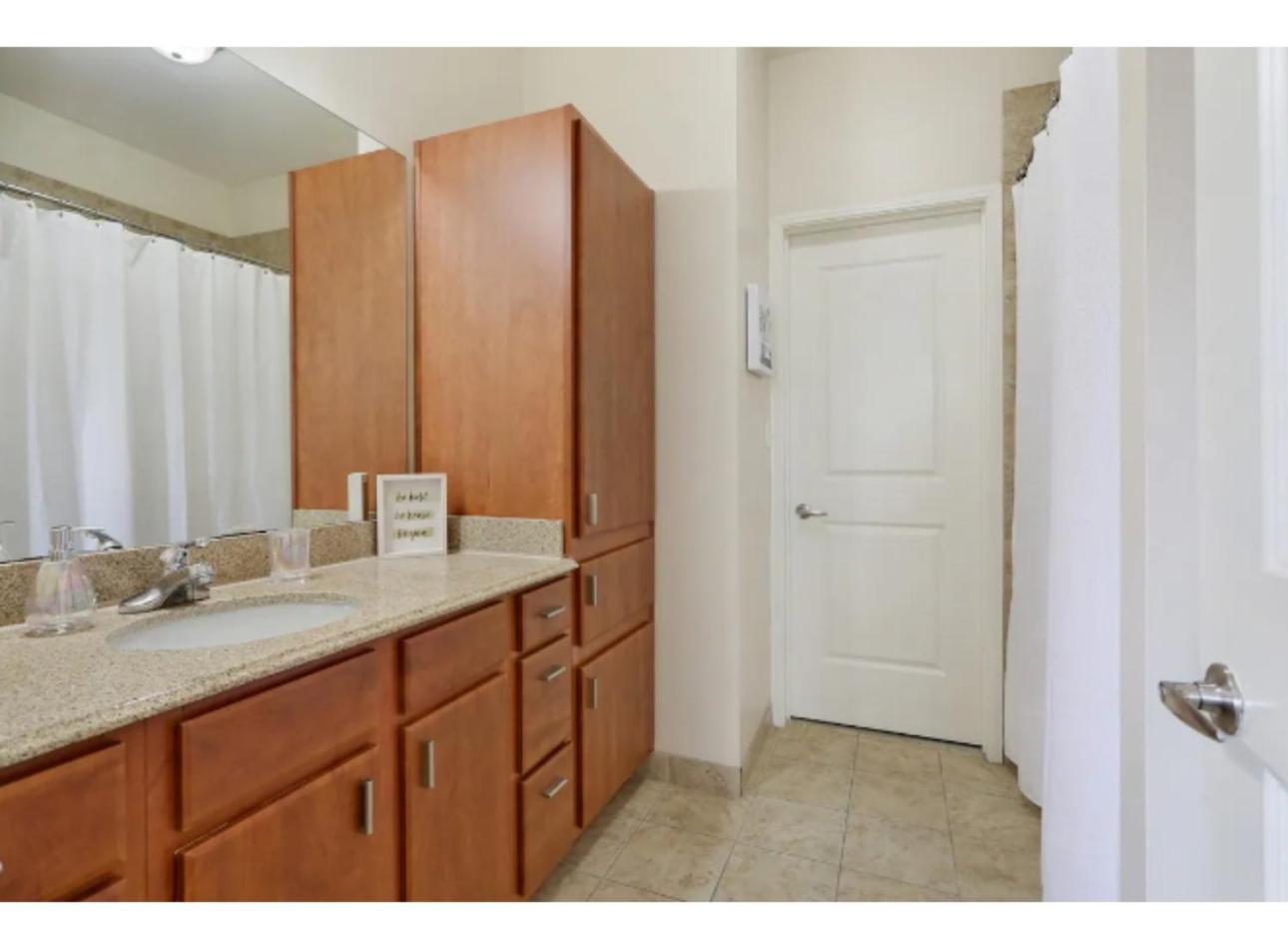 Amazing Condos Beautiful View 2 Blocks To French Quarter, Small Rooftop Pool, Gym, Seanger Theater, Super Dome, And Bourbon St New Orleans  Szoba fotó