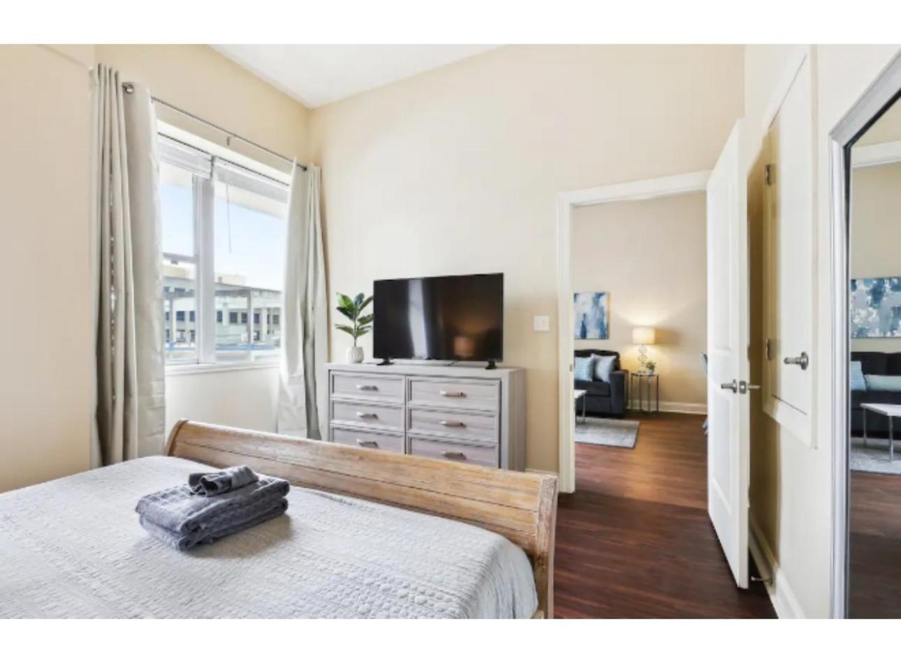 Amazing Condos Beautiful View 2 Blocks To French Quarter, Small Rooftop Pool, Gym, Seanger Theater, Super Dome, And Bourbon St New Orleans  Szoba fotó