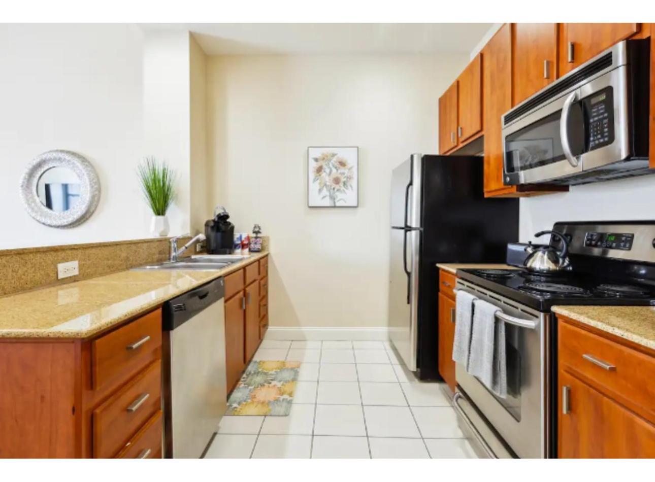 Amazing Condos Beautiful View 2 Blocks To French Quarter, Small Rooftop Pool, Gym, Seanger Theater, Super Dome, And Bourbon St New Orleans  Szoba fotó