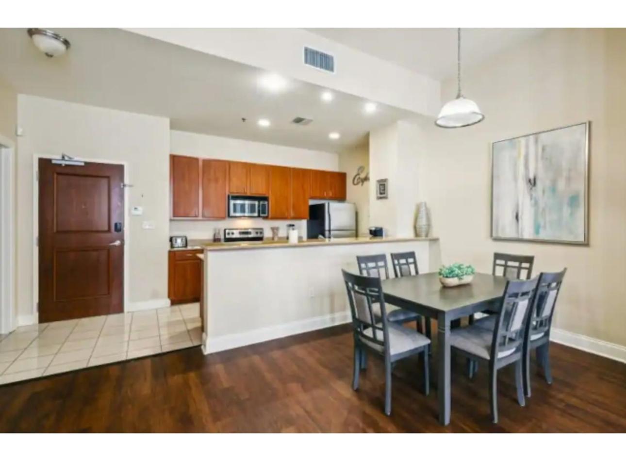 Amazing Condos Beautiful View 2 Blocks To French Quarter, Small Rooftop Pool, Gym, Seanger Theater, Super Dome, And Bourbon St New Orleans  Szoba fotó